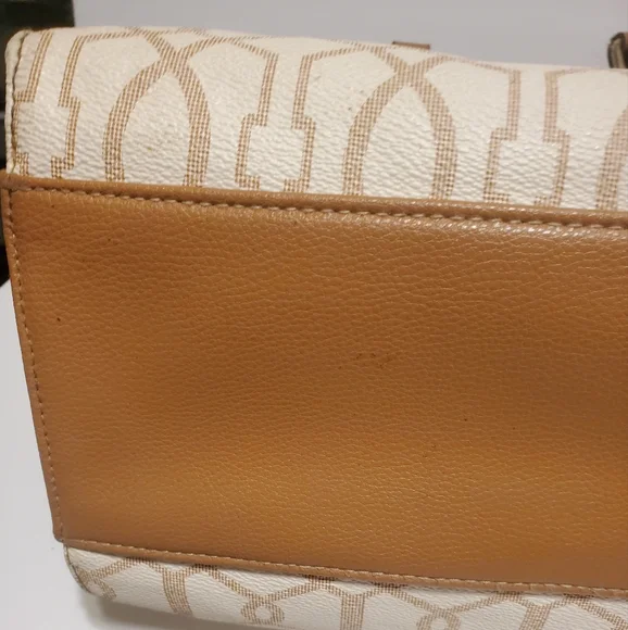 Tan and White Purse With Gold Lock Detail Large - Picture 9 of 13